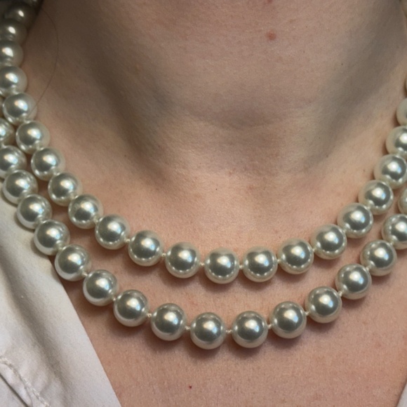 Double Strand of Costume Jewellery Pearls - Picture 4 of 7